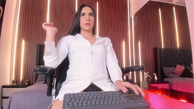 Viannca   online show from April 16, 2026, 8:04 am