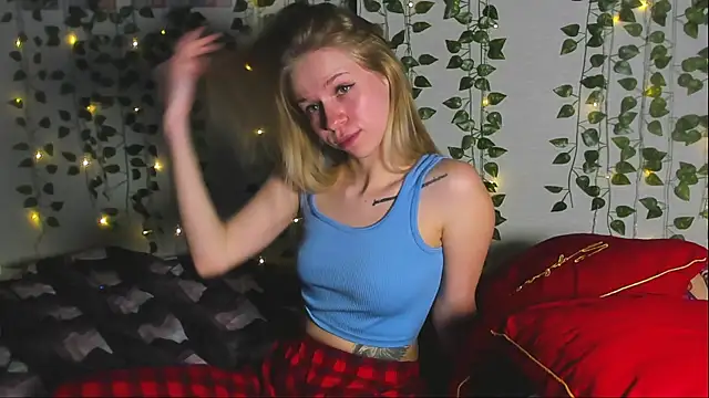 Snapshot of Very_Cute_Girl chatting on February 14, 2026, 9:22 pm Very Cute Girl online show from February 14, 2026, 9:22 pm