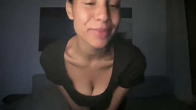 Snapshot of YaraEstelle chatting on May 20, 2026, 8:26 pm YaraEstelle online show from May 20, 2026, 8:26 pm