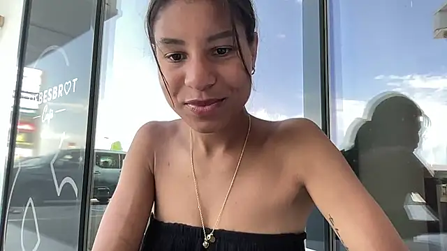 Snapshot of YaraEstelle chatting on May 24, 2026, 1:16 pm YaraEstelle online show from May 24, 2026, 1:16 pm