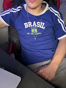 Snapshot of hungtwinkBR chatting on February 15, 2026, 9:00 pm hungtwinkBR online show from February 15, 2026, 9:00 pm