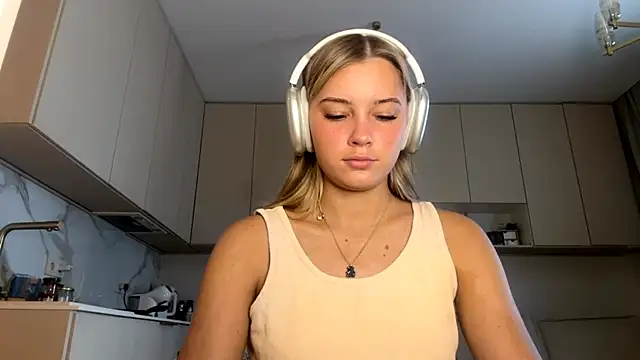 Snapshot of SeveralDip chatting on February 23, 2026, 6:44 am SeveralDip online show from February 23, 2026, 6:44 am