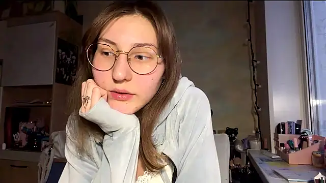 Snapshot of Miaaa_Moon chatting on February 4, 2026, 1:50 pm Miaaa Moon online show from February 4, 2026, 1:50 pm