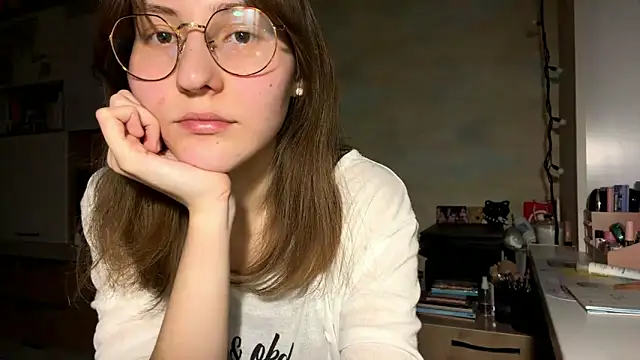 Snapshot of Miaaa_Moon chatting on February 10, 2026, 4:33 pm Miaaa Moon online show from February 10, 2026, 4:33 pm