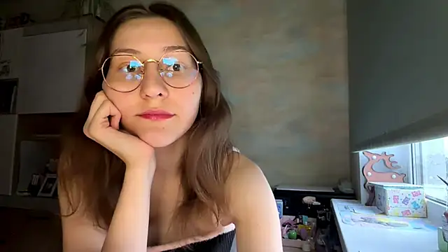 Miaaa Moon online show from April 6, 2026, 3:02 pm