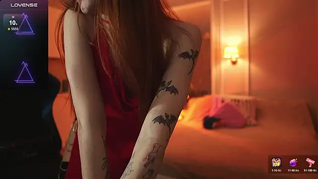 Snapshot of foxy_red_ chatting on February 13, 2026, 9:33 pm foxy red online show from February 13, 2026, 9:33 pm