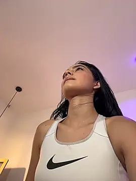 Doll Alaia  online show from February 27, 2026, 7:47 pm