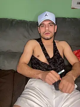 Snapshot of alessand180521 chatting on February 16, 2026, 4:36 pm alessand180521 online show from February 16, 2026, 4:36 pm