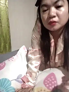 Snapshot of Zyramae_25 chatting on April 2, 2026, 4:48 pm Zyramae 25 online show from April 2, 2026, 4:48 pm