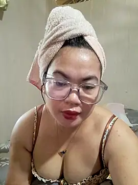 Snapshot of Zyramae_25 chatting on April 28, 2026, 5:01 am Zyramae 25 online show from April 28, 2026, 5:01 am