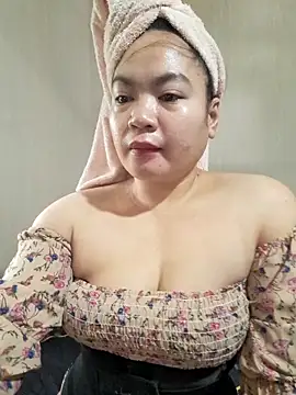 Snapshot of Zyramae_25 chatting on May 3, 2026, 6:30 am Zyramae 25 online show from May 3, 2026, 6:30 am