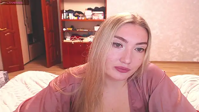 Snapshot of MiraRoy chatting on February 1, 2026, 2:37 pm MiraRoy online show from February 1, 2026, 2:37 pm