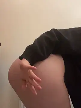 Snapshot of secretgirlll chatting on February 22, 2026, 3:54 pm secretgirlll online show from February 22, 2026, 3:54 pm