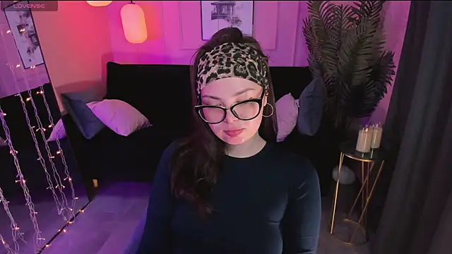 Snapshot of Maykinkya chatting on February 22, 2026, 2:04 pm Maykinkya online show from February 22, 2026, 2:04 pm