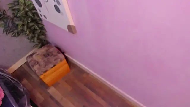 Snapshot of lil_miia chatting on February 25, 2026, 7:12 pm lil miia online show from February 25, 2026, 7:12 pm