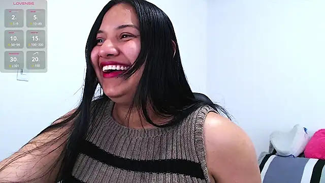 Snapshot of emily-rousee- chatting on February 18, 2026, 1:40 pm emily-rousee- online show from February 18, 2026, 1:40 pm