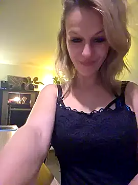 Snapshot of Couple-Kiwii-Orchidee-Boy chatting on March 2, 2026, 9:43 pm Couple-Kiwii-Orchidee-Boy online show from March 2, 2026, 9:43 pm