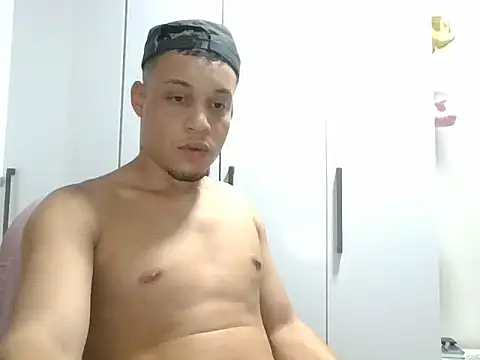 Snapshot of Vinni_19cm chatting on March 17, 2026, 12:26 am Vinni 19cm online show from March 17, 2026, 12:26 am