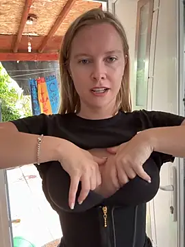 Ellie-rosee online show from April 17, 2026, 2:31 pm