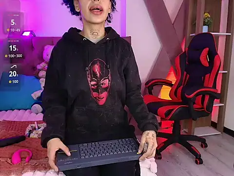 Snapshot of HannahBlue_ chatting on February 11, 2026, 12:32 pm HannahBlue online show from February 11, 2026, 12:32 pm