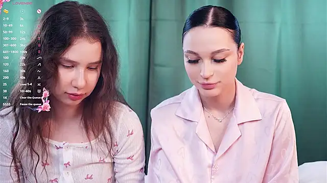 ZofiaSoshnik online show from February 8, 2026, 7:45 am