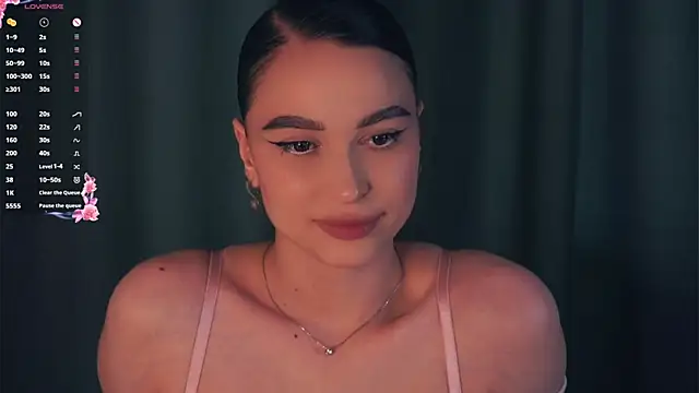 ZofiaSoshnik online show from April 4, 2026, 7:39 am