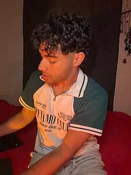 Snapshot of its_alejandro27 chatting on February 19, 2026, 1:12 am its alejandro27 online show from February 19, 2026, 1:12 am