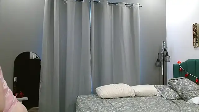 HazelSkyesChat online show from February 13, 2026, 8:27 pm