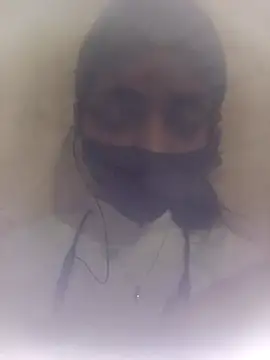 Snapshot of queen_gairl chatting on March 2, 2026, 7:37 am queen gairl online show from March 2, 2026, 7:37 am