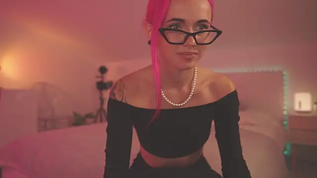 Sarah Pink online show from December 1, 2024, 6:08 pm