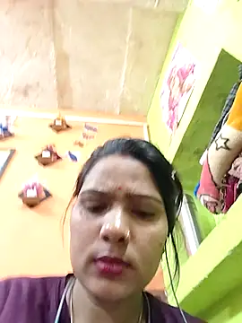 Snapshot of Nisha_011 chatting on February 3, 2026, 5:18 pm Nisha 011 online show from February 3, 2026, 5:18 pm