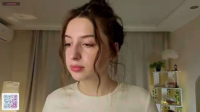 Snapshot of LeanneDinkle chatting on February 21, 2026, 4:46 am LeanneDinkle online show from February 21, 2026, 4:46 am