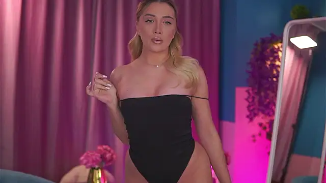 Snapshot of NadyaBlue chatting on February 16, 2026, 5:03 am NadyaBlue online show from February 16, 2026, 5:03 am