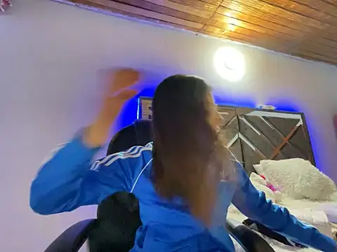 alison parkerr26 online show from February 10, 2026, 2:37 am