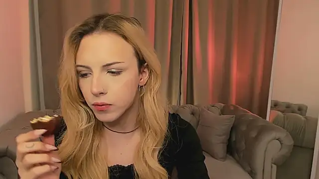 Snapshot of Tiffany__King chatting on April 9, 2026, 5:40 am Tiffany King online show from April 9, 2026, 5:40 am