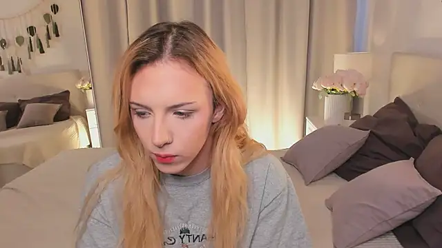 Snapshot of Tiffany__King chatting on April 14, 2026, 5:46 am Tiffany King online show from April 14, 2026, 5:46 am