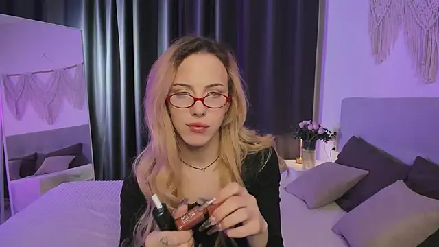 Tiffany  King online show from April 30, 2026, 6:53 am