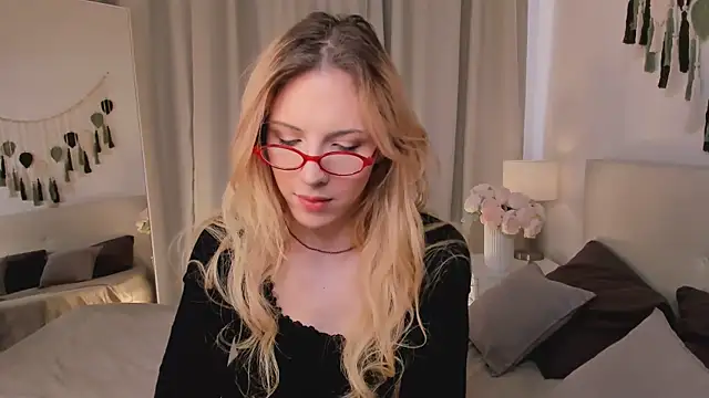 Tiffany  King online show from May 10, 2026, 5:56 am