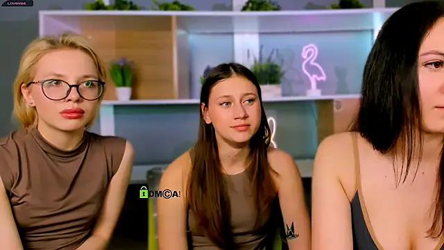 arianaa cat online show from March 1, 2026, 7:38 pm