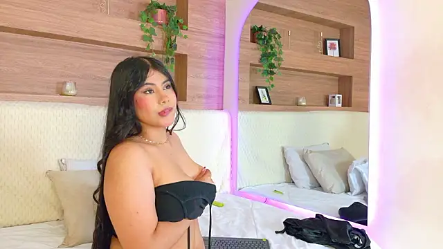 VioletBloomm online show from March 5, 2026, 11:39 am