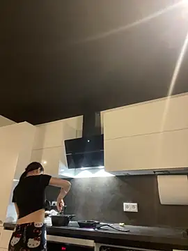 Just-Lilly online show from April 16, 2026, 10:45 pm