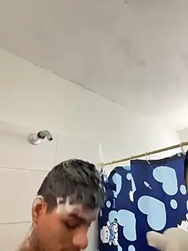 Snapshot of foxxy_and_lion chatting on February 4, 2026, 10:04 pm foxxy and lion online show from February 4, 2026, 10:04 pm