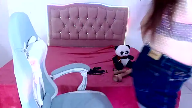 snowhot-69 online show from July 18, 2026, 9:02 am