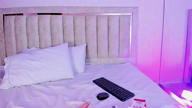 Snapshot of SeleneSantana chatting on February 27, 2026, 9:48 pm SeleneSantana online show from February 27, 2026, 9:48 pm