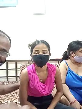 HoneyHush online show from April 11, 2026, 8:40 am