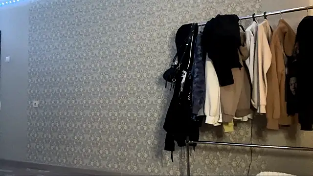 Snapshot of LumPetal chatting on February 17, 2026, 4:53 am LumPetal online show from February 17, 2026, 4:53 am