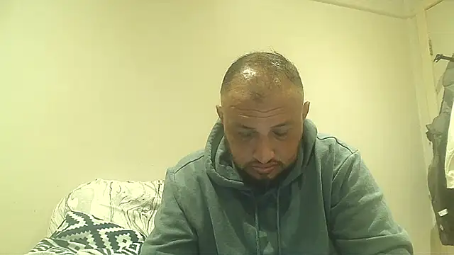 Snapshot of Und3rcntrol chatting on March 27, 2026, 4:07 pm Und3rcntrol online show from March 27, 2026, 4:07 pm