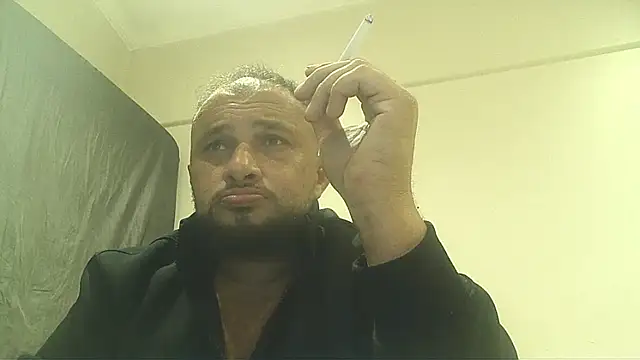 Snapshot of Und3rcntrol chatting on March 30, 2026, 12:39 pm Und3rcntrol online show from March 30, 2026, 12:39 pm