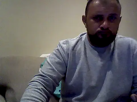 Snapshot of Und3rcntrol chatting on July 17, 2026, 4:34 pm Und3rcntrol online show from July 17, 2026, 4:34 pm