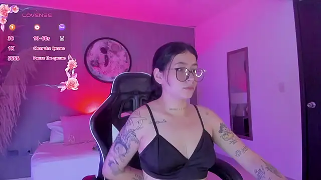 Snapshot of charlottee27_ chatting on June 25, 2026, 2:11 am charlottee27 online show from June 25, 2026, 2:11 am